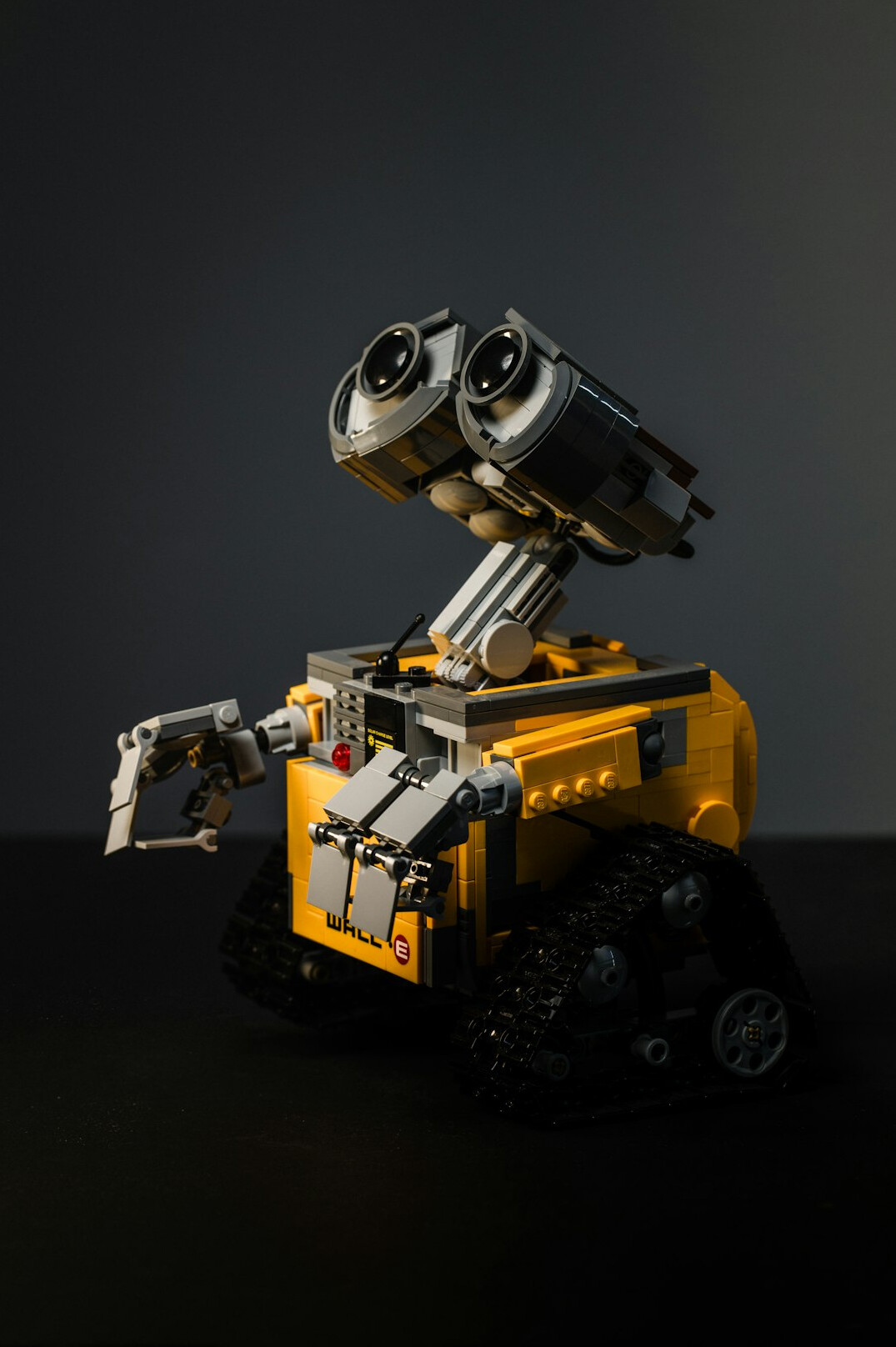 kids building robot